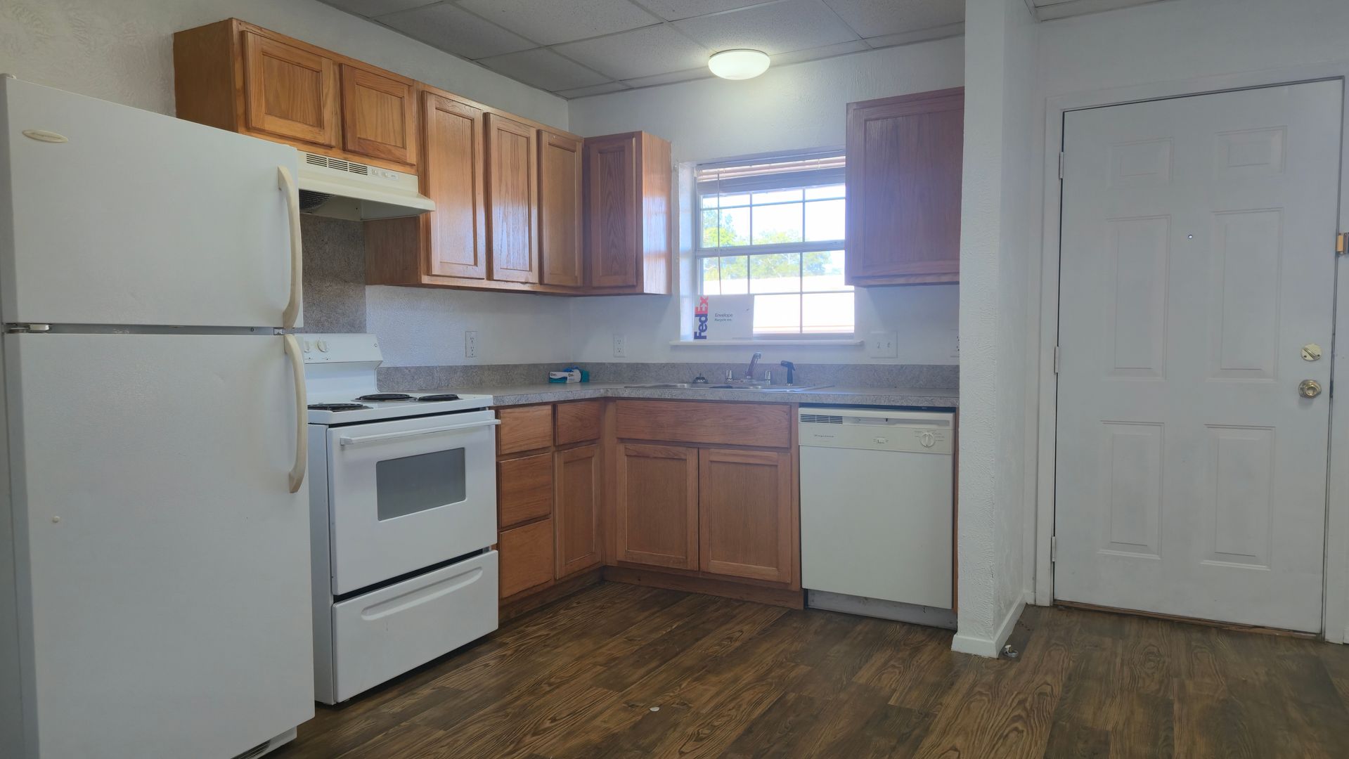 Paris Apartment: 1306 Bonham Street