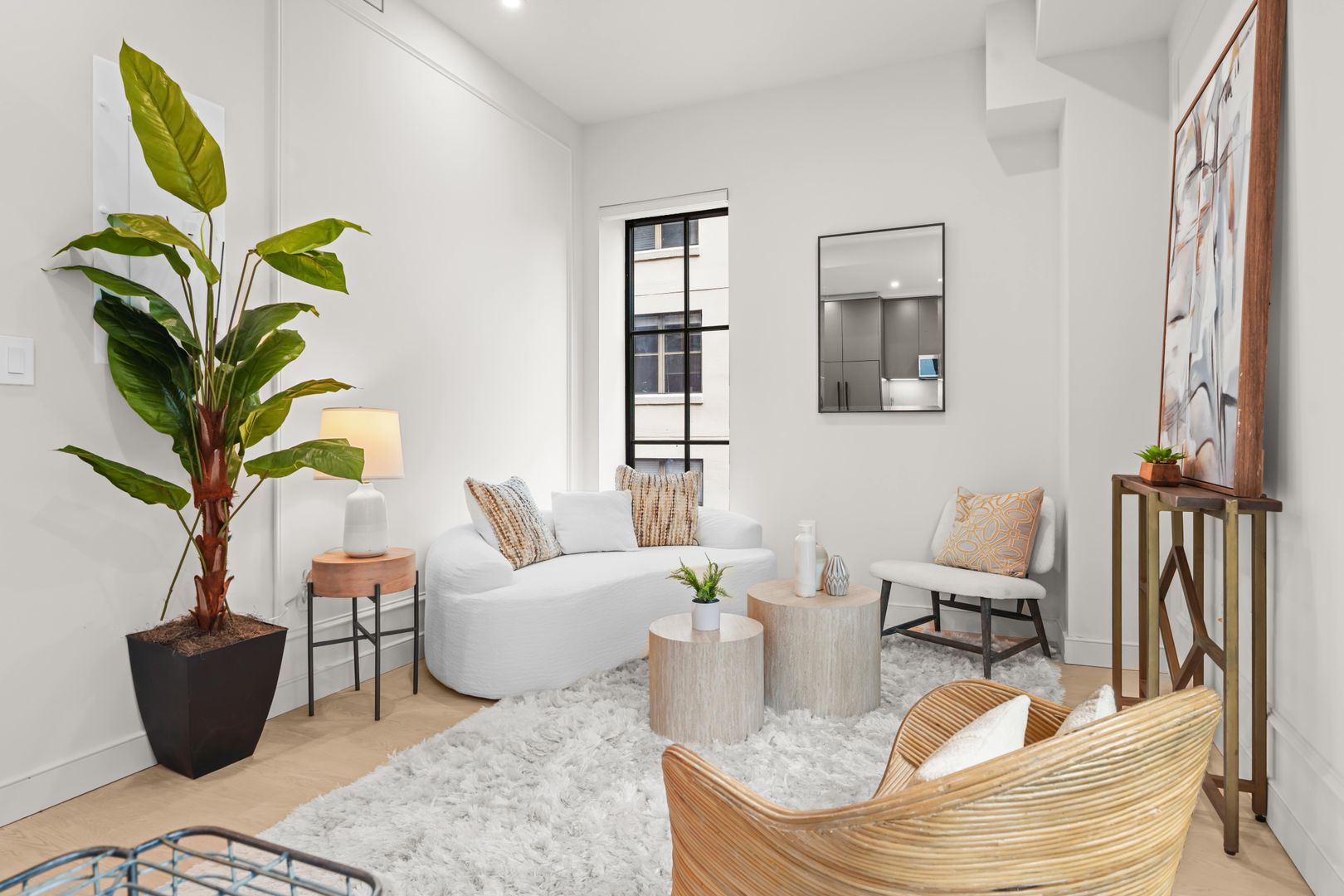 Washington Apartment: 2121 Ward Place NW