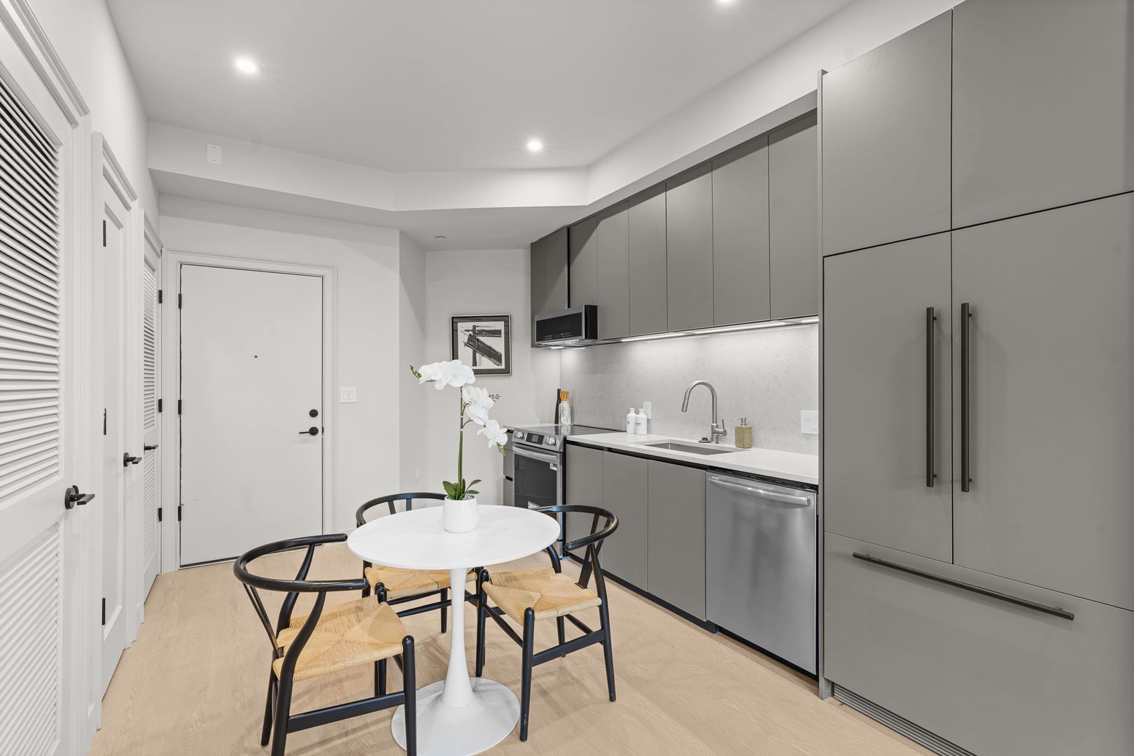 Washington Apartment: 2121 Ward Place NW