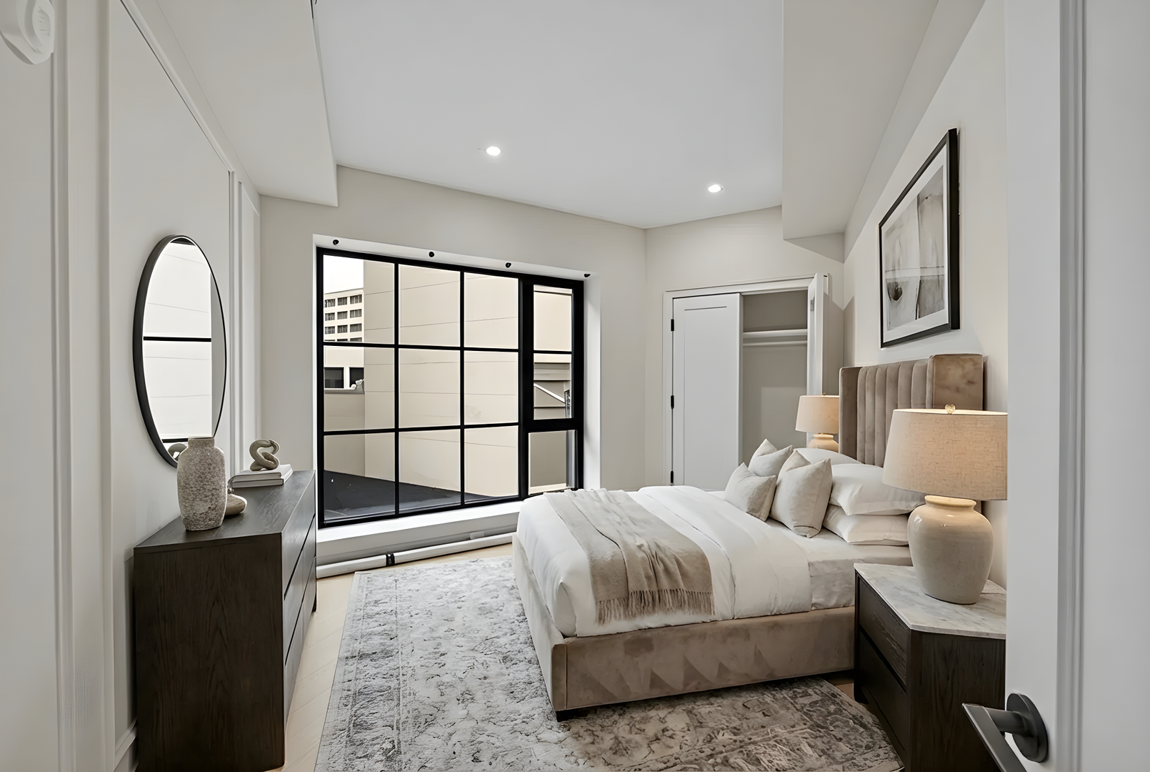 Washington Apartment: 2121 Ward Place NW