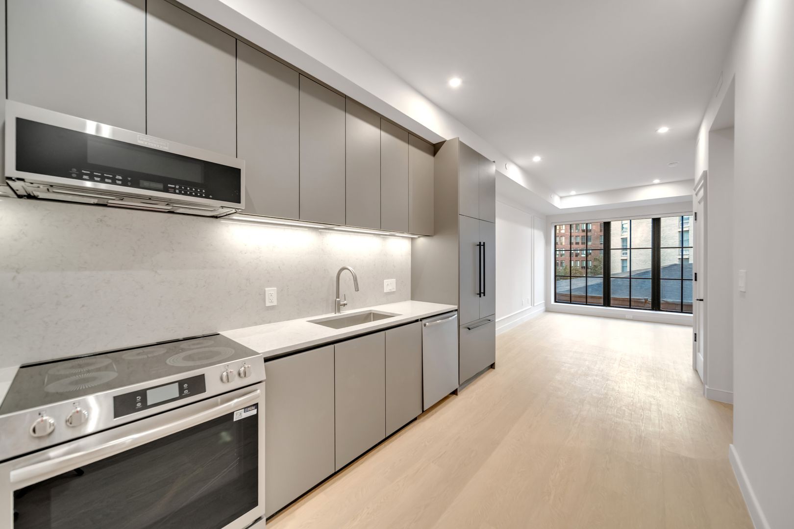 Washington Apartment: 2121 Ward Place NW