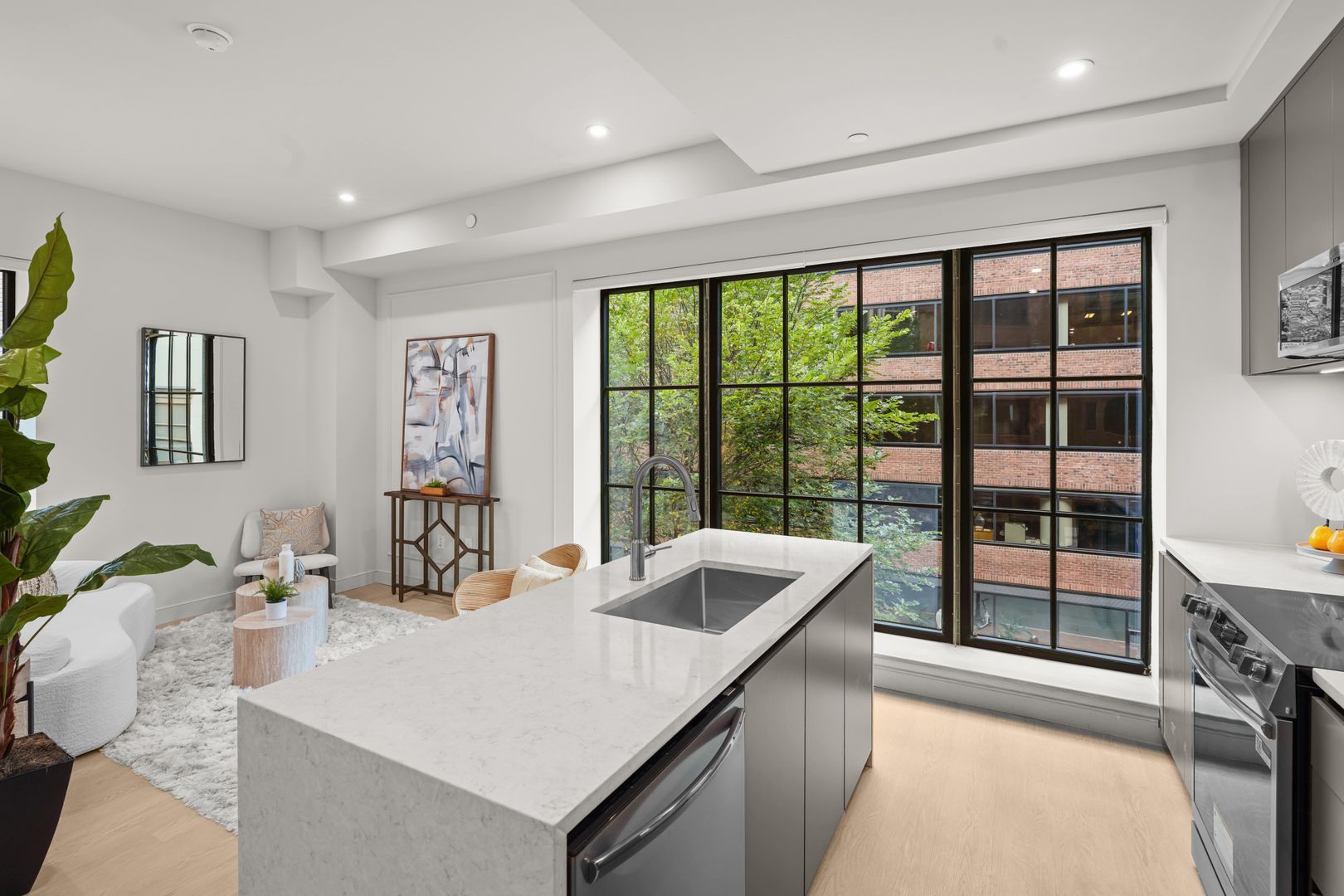 Washington Apartment: 2121 Ward Place NW