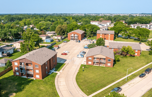 Beautifully remodeled 1 bedroom apartment with balcony available! - Move-In Special: 4 WEEKS FREE on a 12-month lease — 2 weeks free in the 1st month + 2 weeks free in the 2nd month! – photo 1