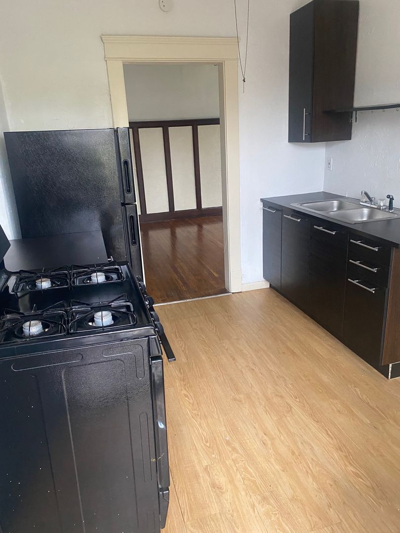 Cleveland Apartment: 11029 Detroit ave