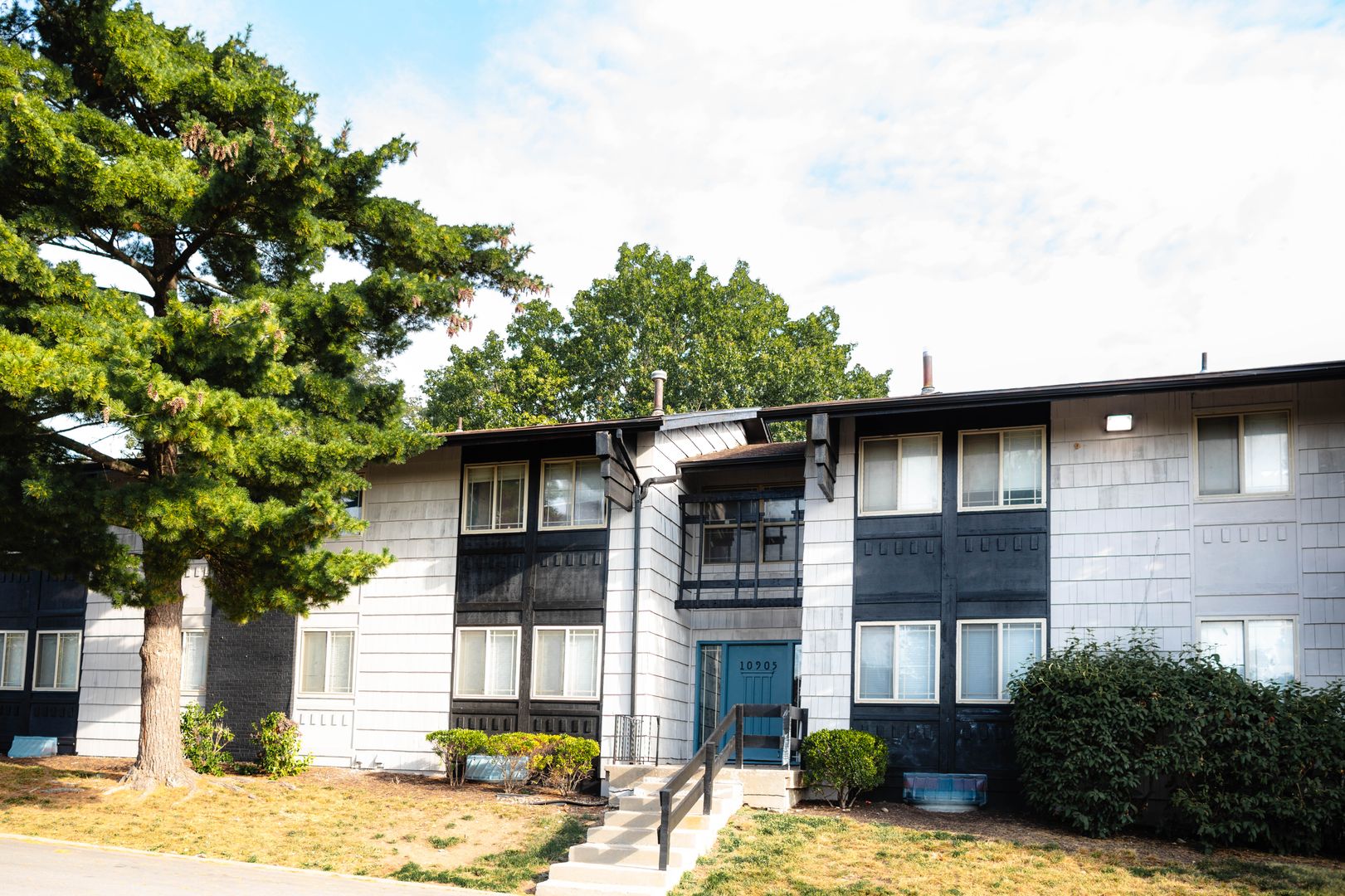 Shawnee Apartment: 10900 Oasis Ct Leasing  Office