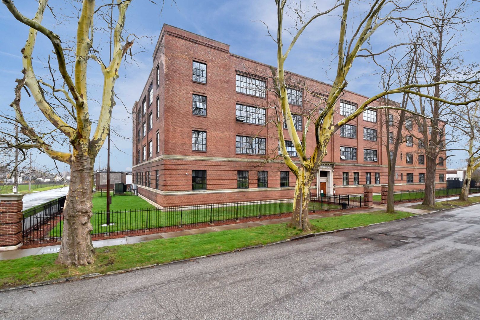 Cleveland Apartment: 3030 E 63rd St