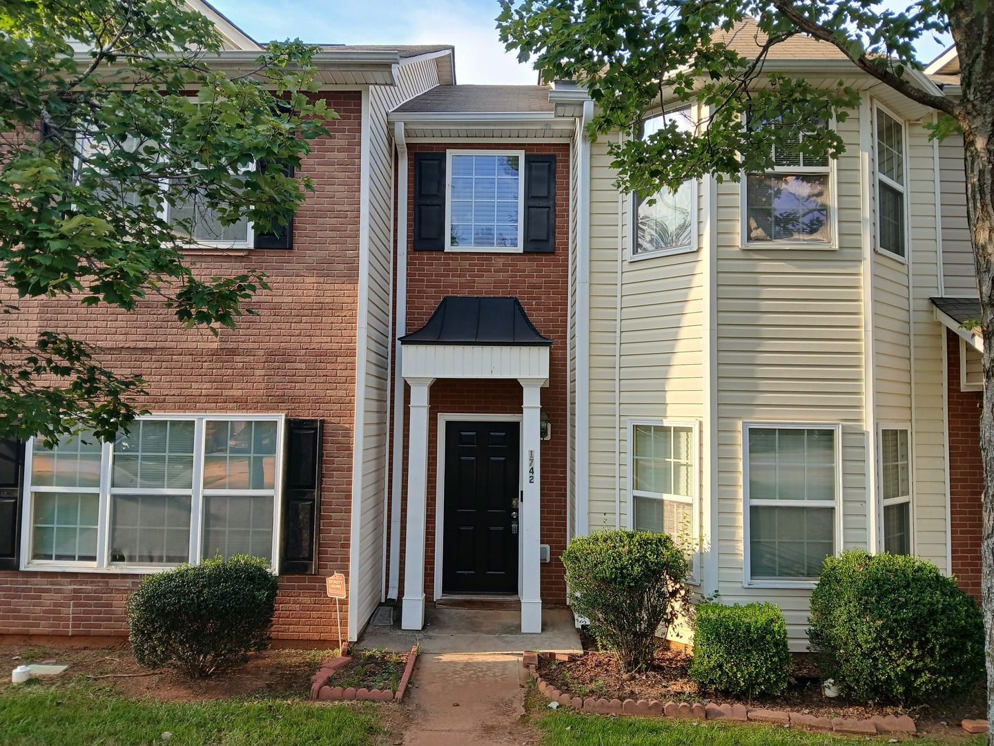 Hampton House: 1742 Fielding Way