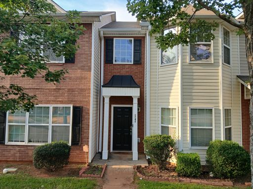 Spacious 3-Bedroom Townhome in Hampton – photo 1