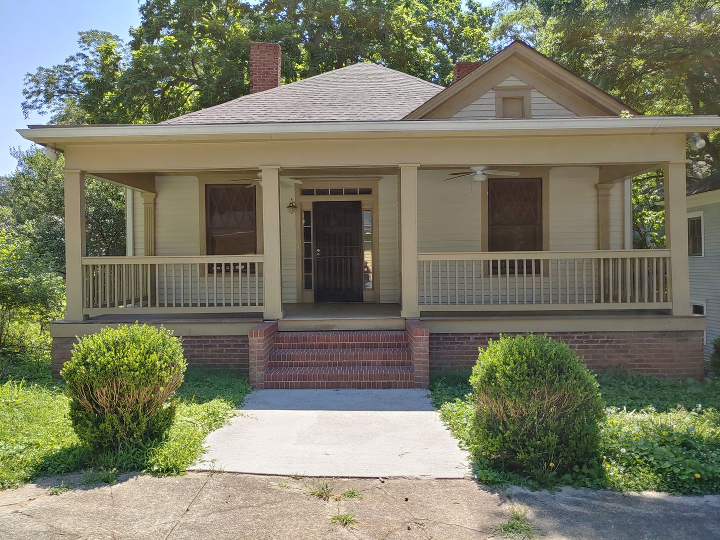 Atlanta House: 728 Queen St