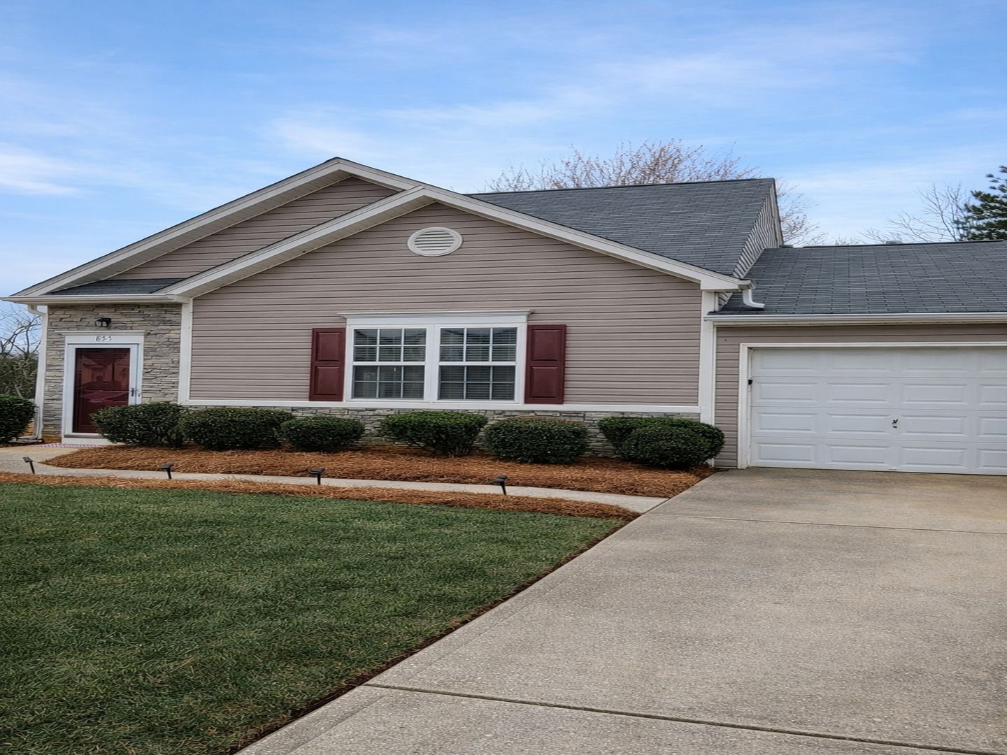 Covington House: 855 Lakeside Circle