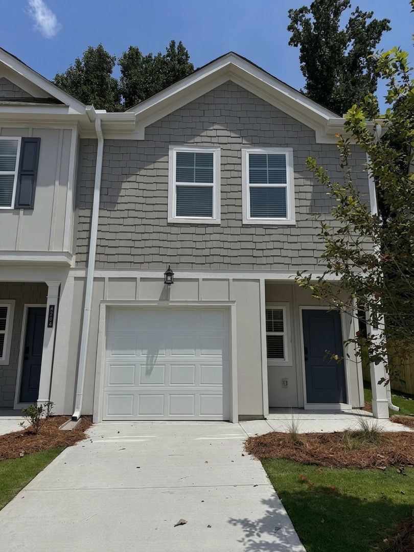 Atlanta House: 4286 Notting Hill Dr