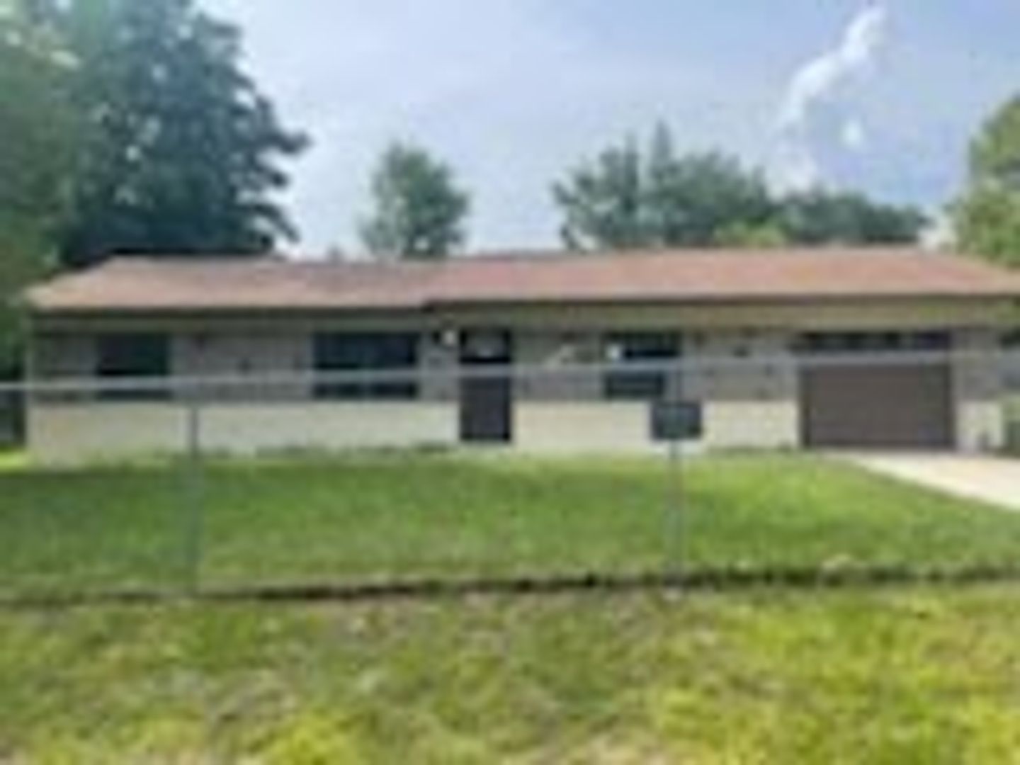 Ocala House: 2685 NE 44th St,