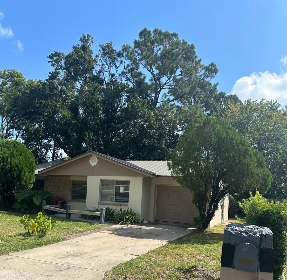 Holly Hill, Daytona Beach House: 1717 Montgomery Ave