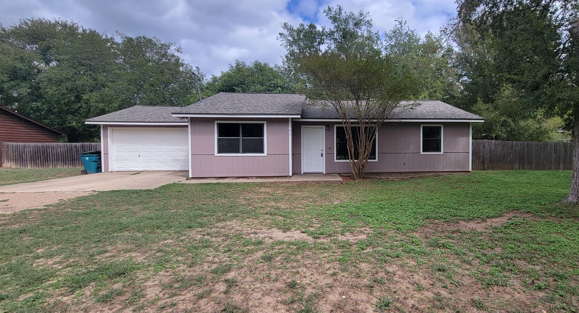 Bastrop House: 386 Lamaloa Lane