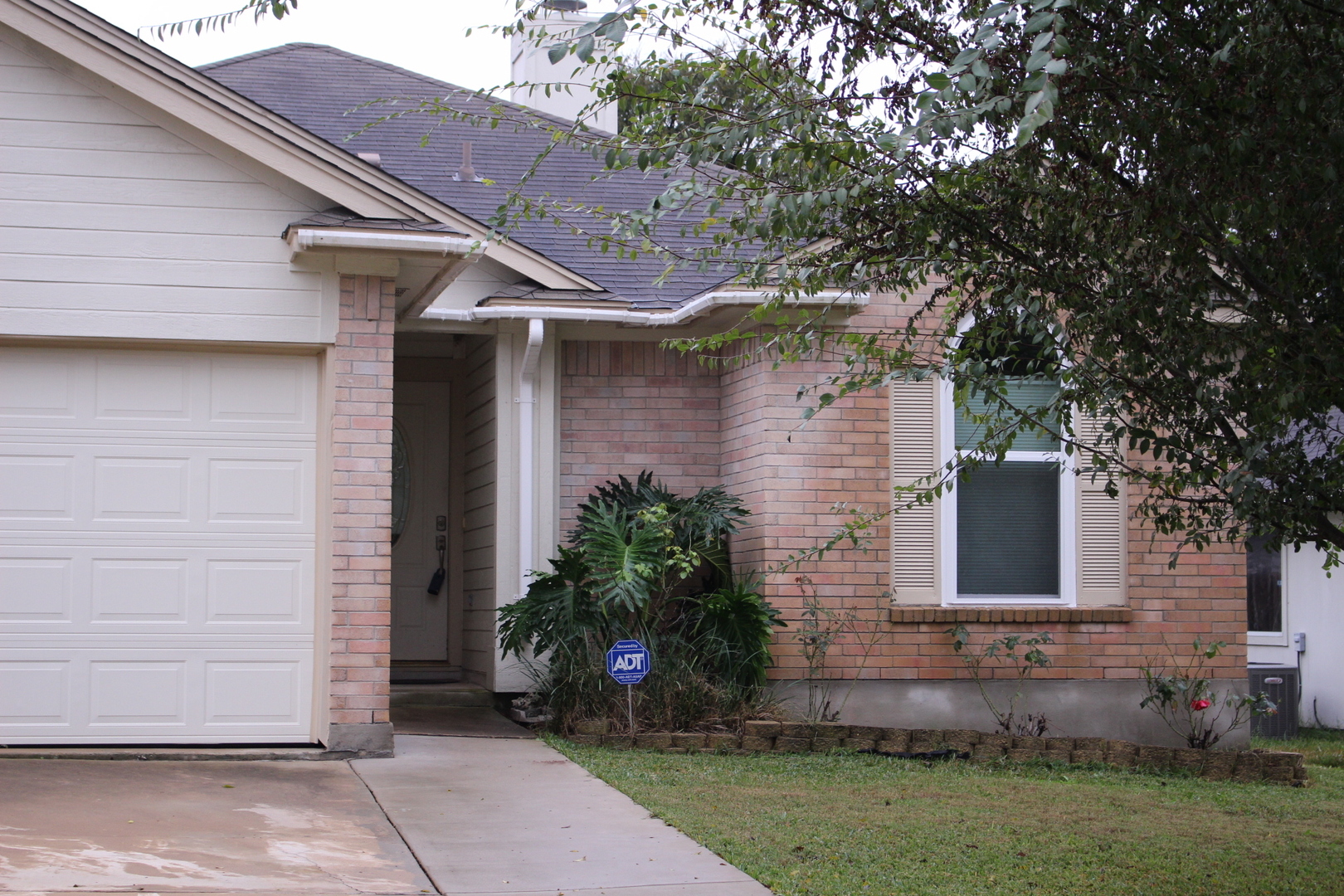 Cedar Creek House: 103 Hummingbird Ct