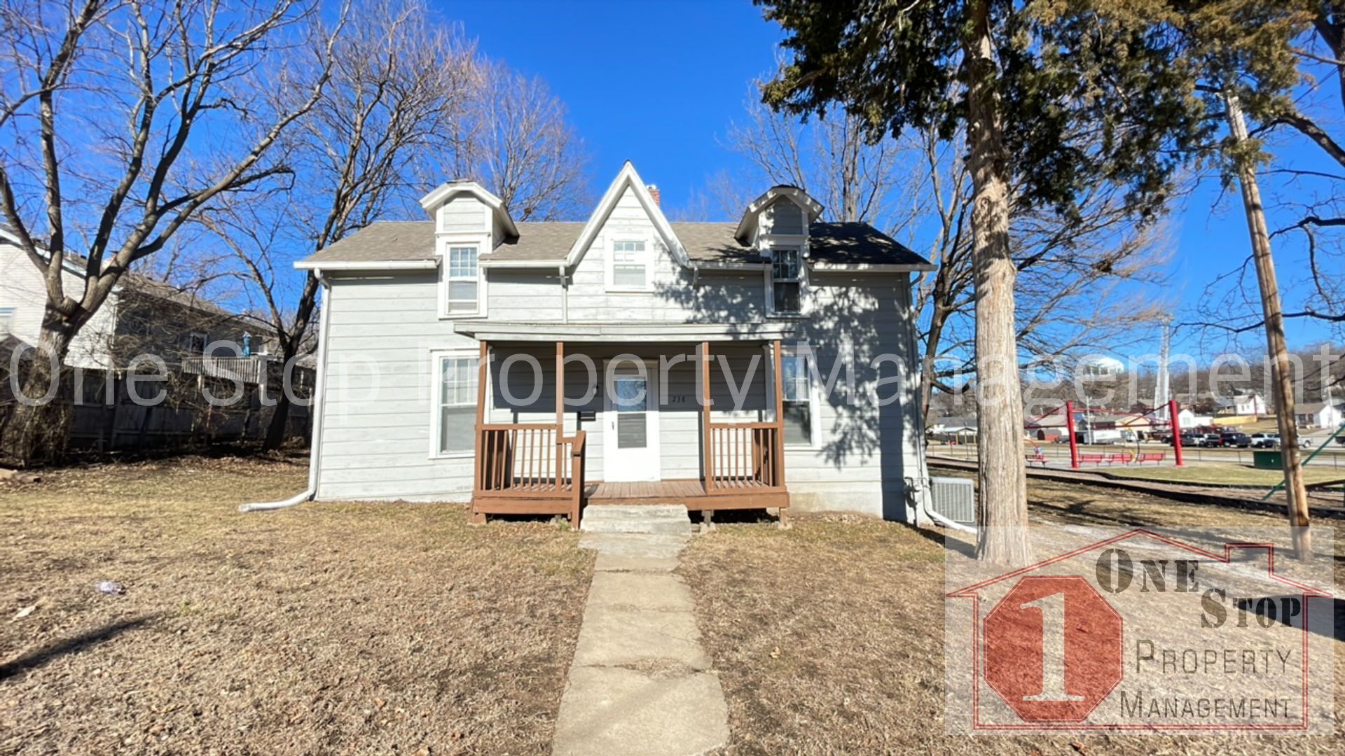 Liberty House: 238 W Mississippi St