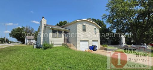 Beautiful 3 Bedroom / 1.5 Bathroom Duplex in Olathe! – photo 1
