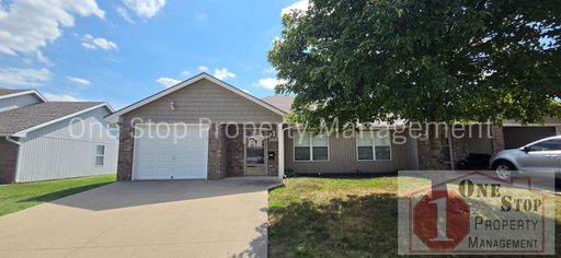 2 Bedroom 2 bathroom in Grain Valley! – photo 1