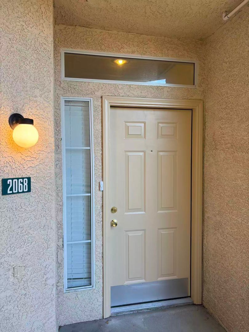 Las Vegas House: 5155 W Tropicana