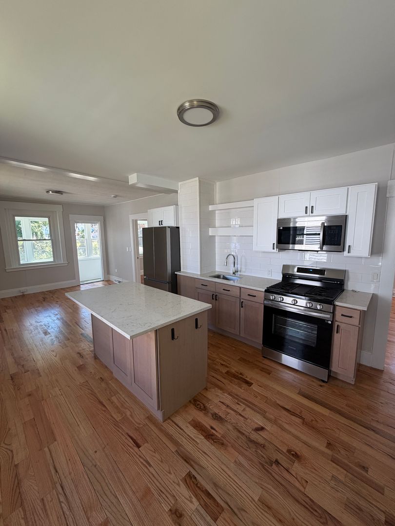 Hamden Apartment: 1 Webb St