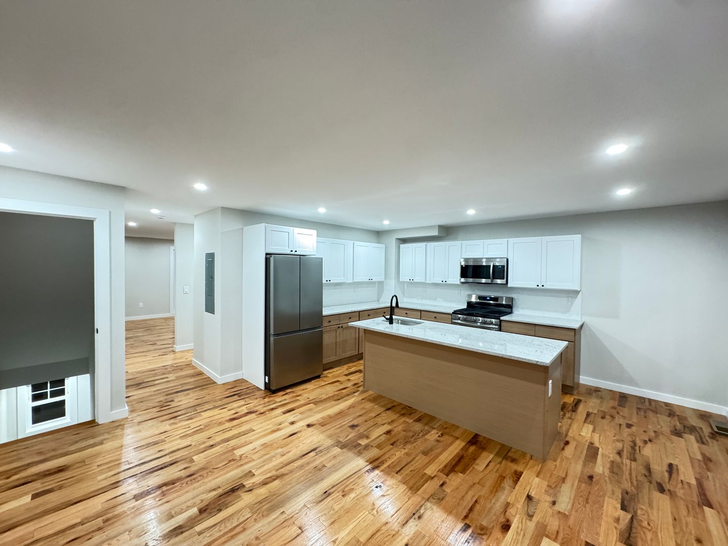 East Haven Apartment: 307 Laurel St