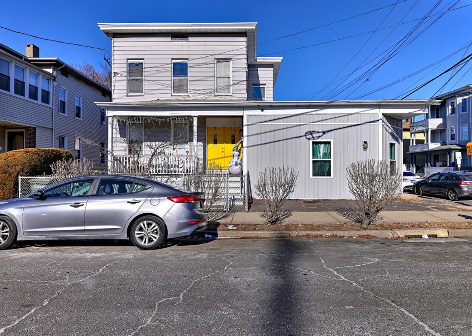 Bridgeport Apartment: 315 Nichols St