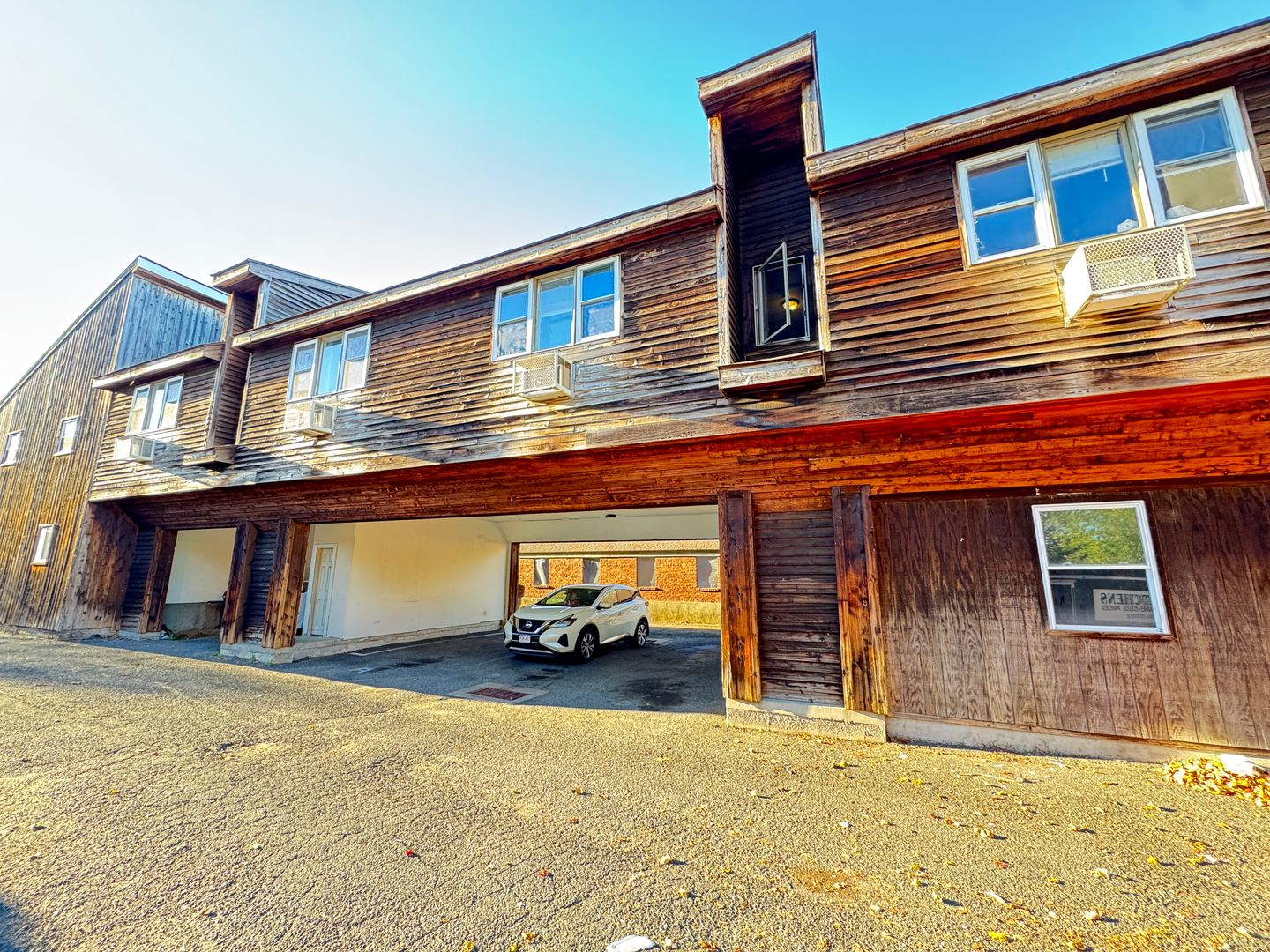 Milford Apartment: 547 Naugatuck Ave