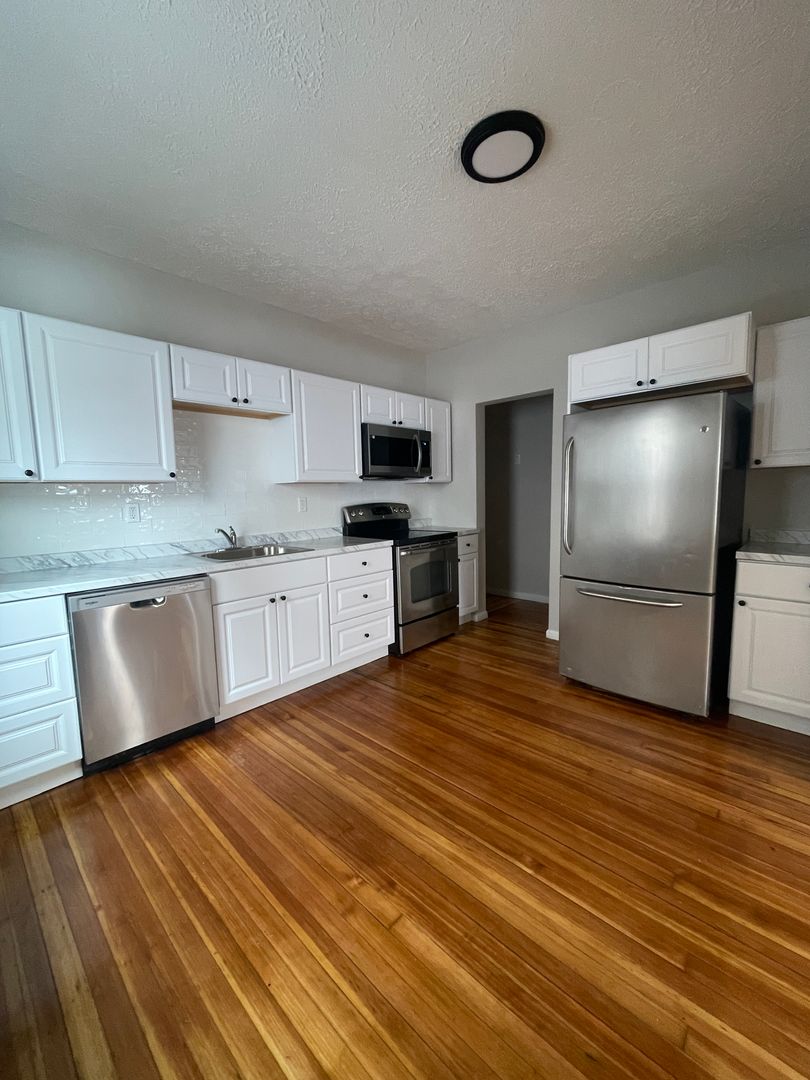 New Britain Apartment: 62 Trinity St