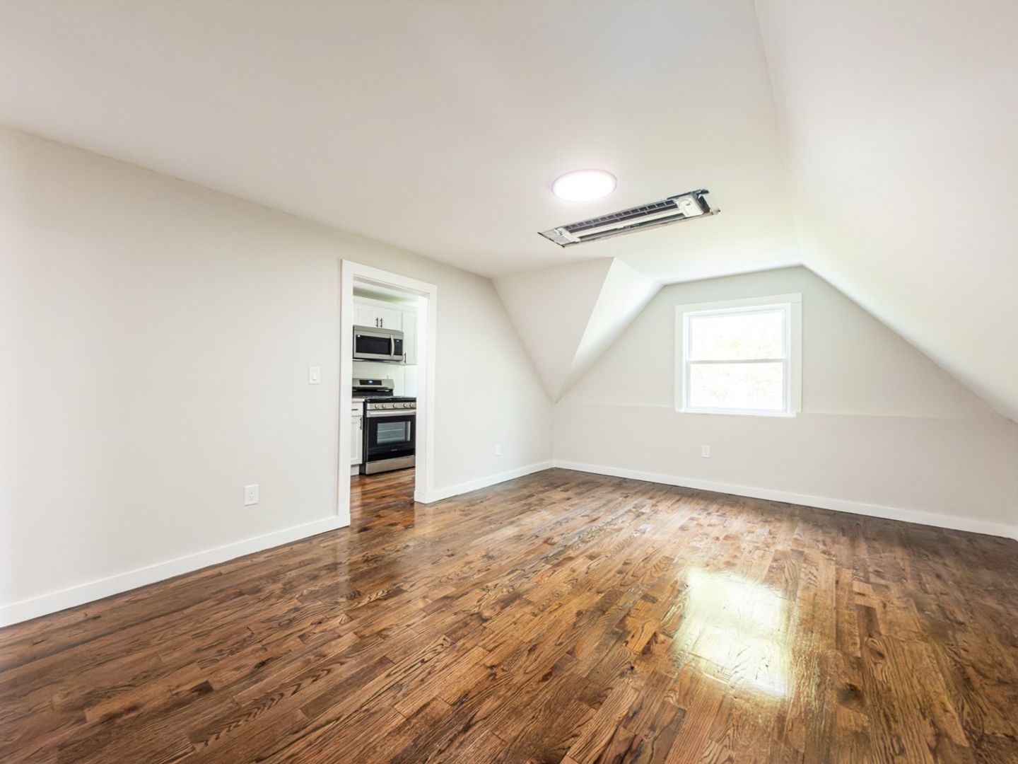 New Haven Apartment: 560 Howard Ave