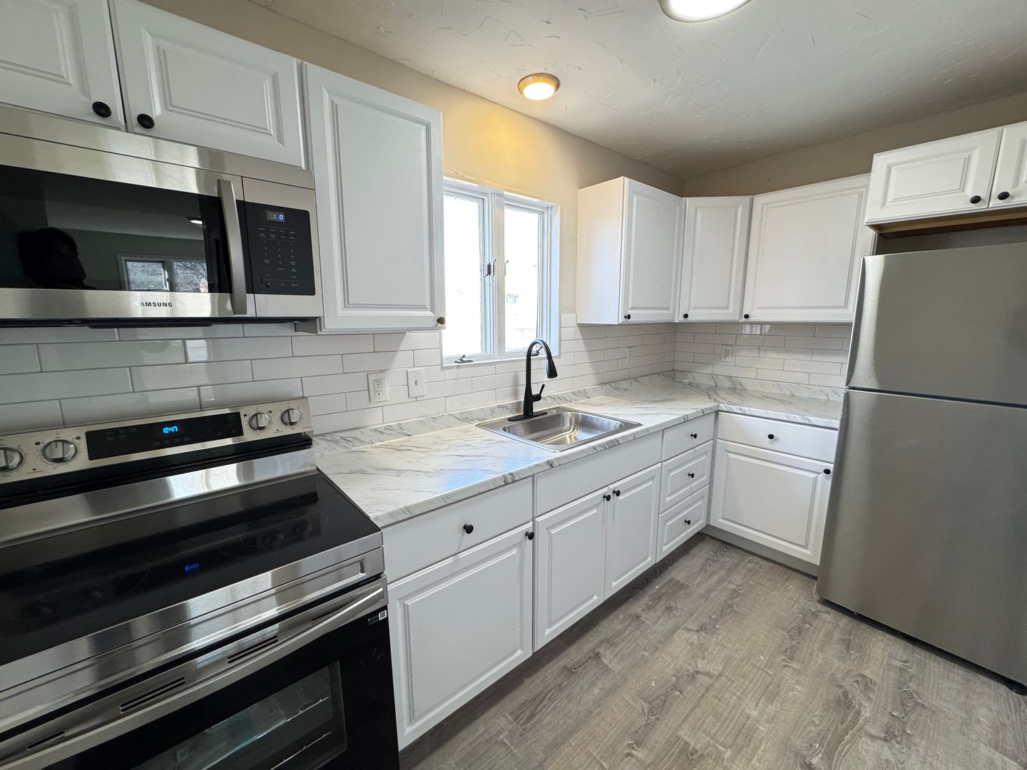 Milford Apartment: 547 Naugatuck Ave