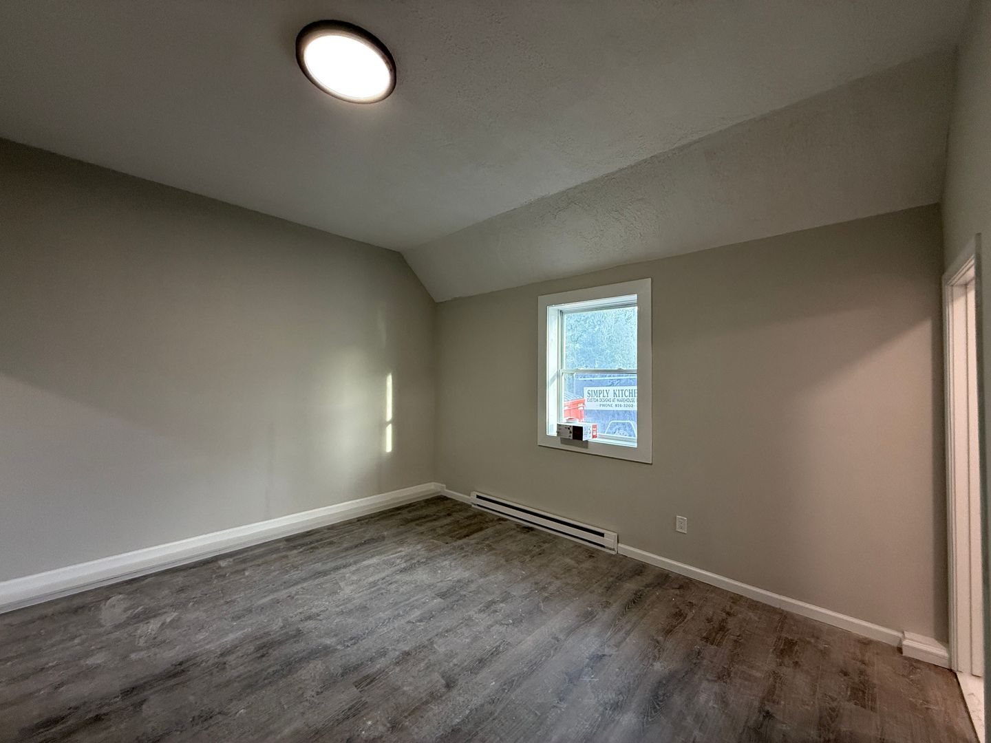 Milford Apartment: 547 Naugatuck Ave