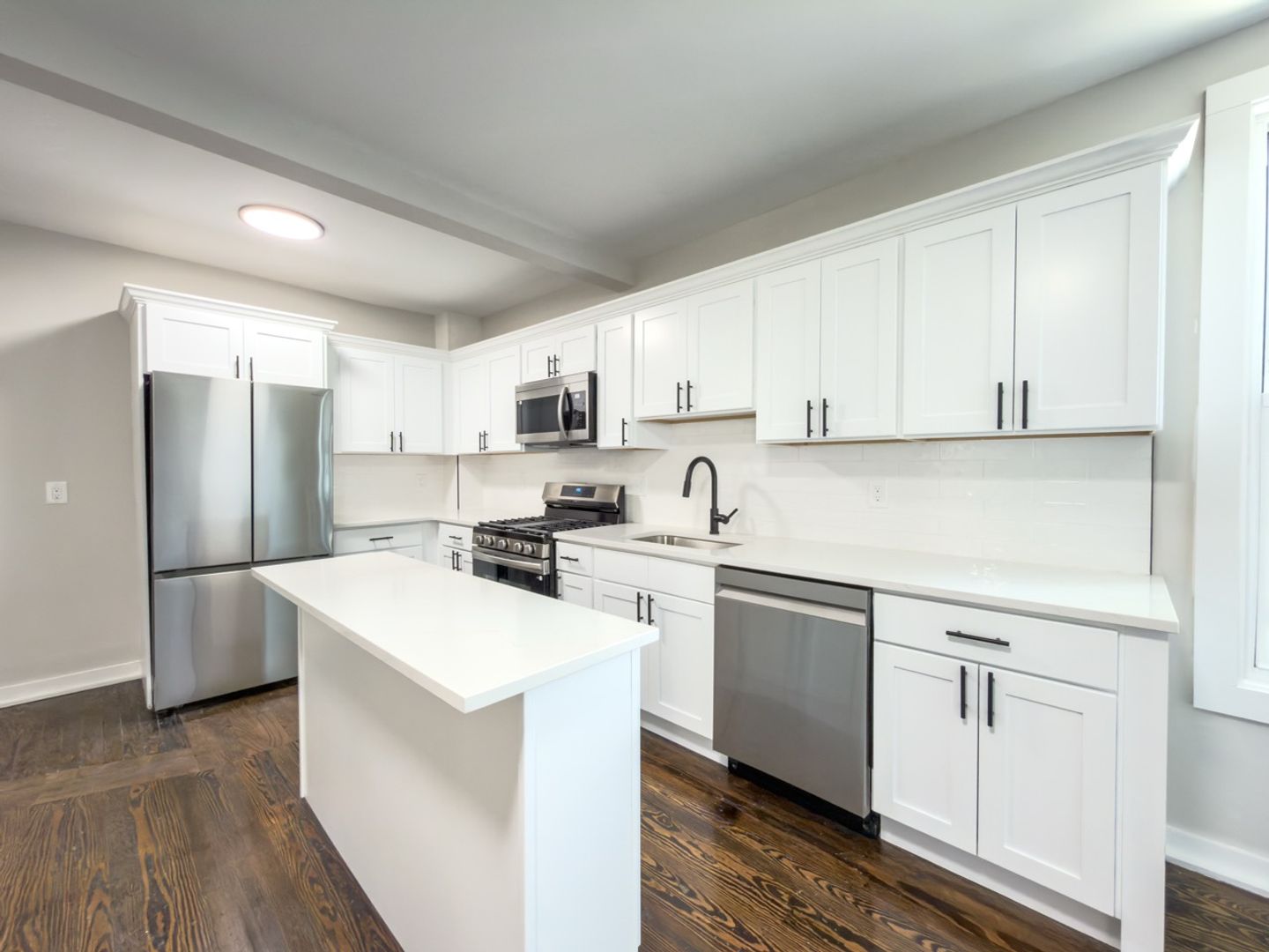 New Haven Apartment: 560 Howard Ave