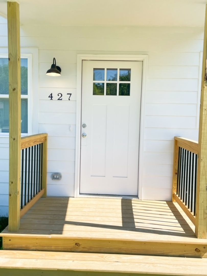Siler City House: 427 E. 9th St