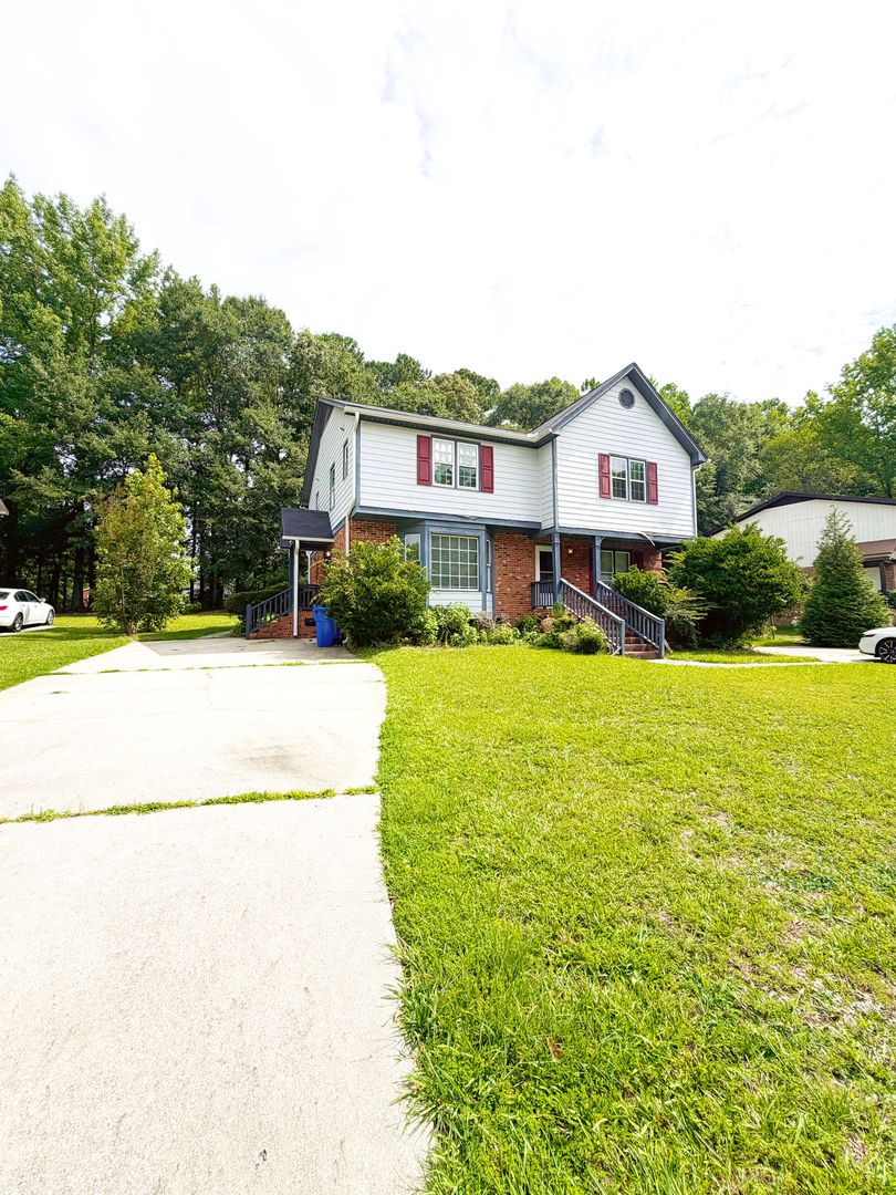 Fuquay-Varina Apartment: 433 Creekway Dr