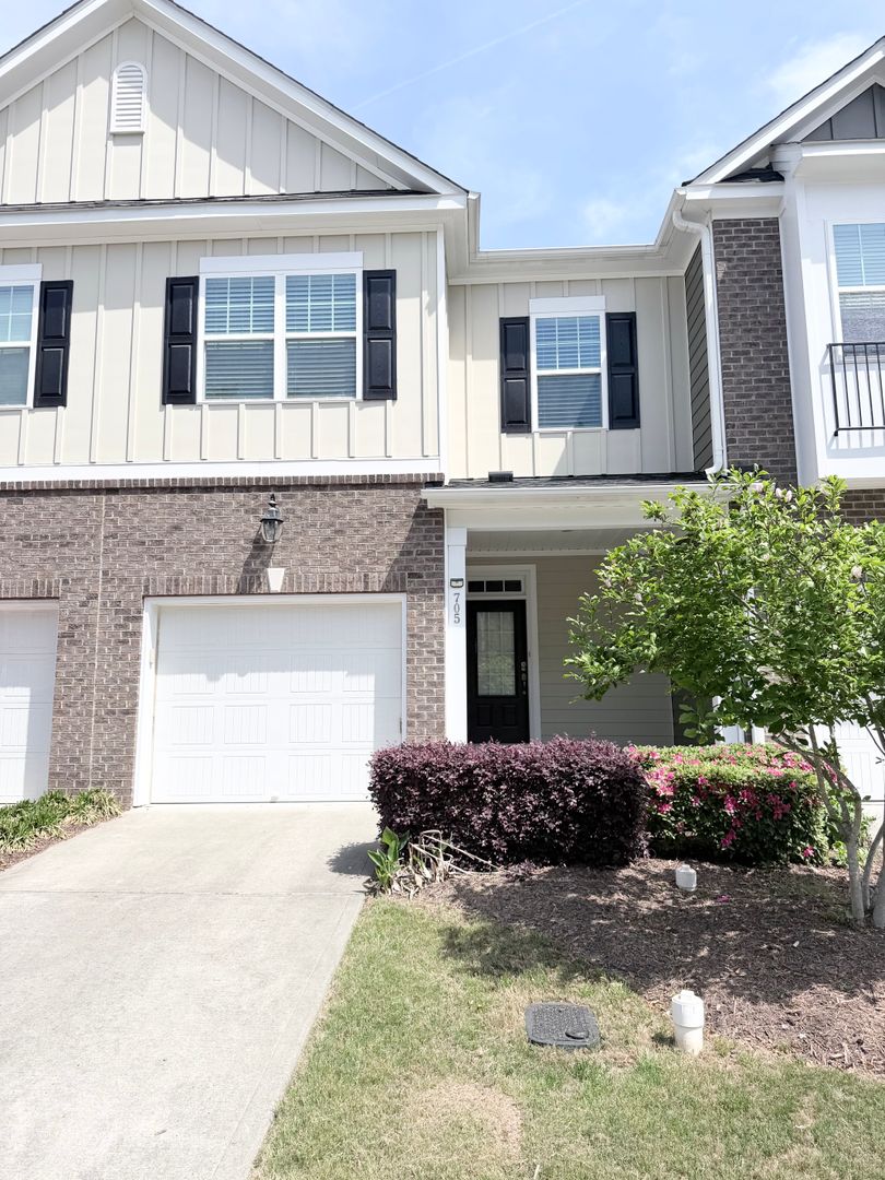 Apex House: 705 Treviso Ln