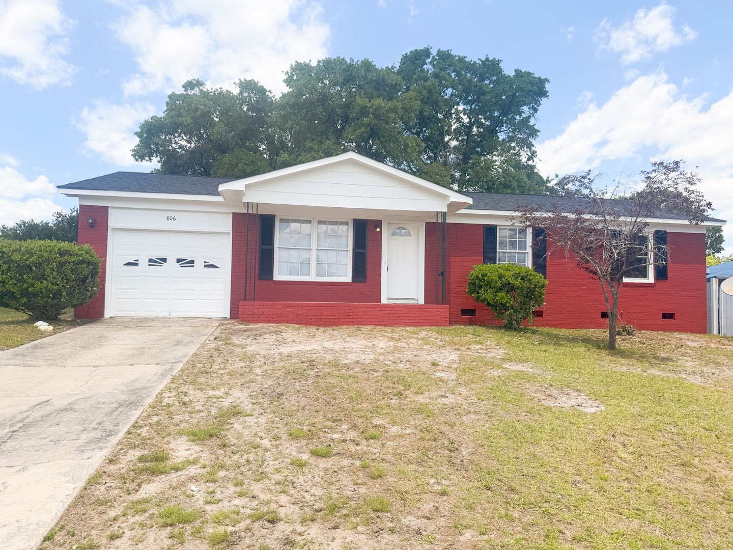 Fayetteville House: 806 Carnegie Dr