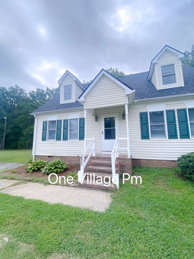 Burlington Apartment: 2428 Moran St