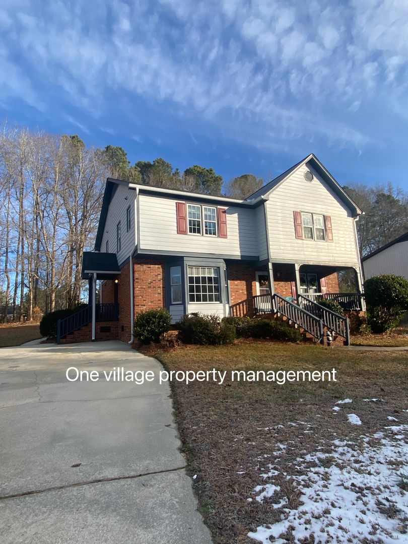 Fuquay-Varina Apartment: 433 Creekway Dr