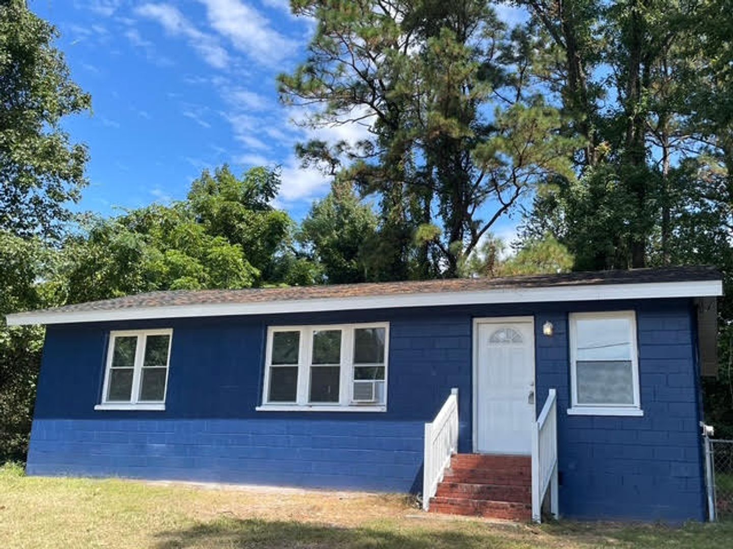 Fayetteville House: 927 Arran Cir