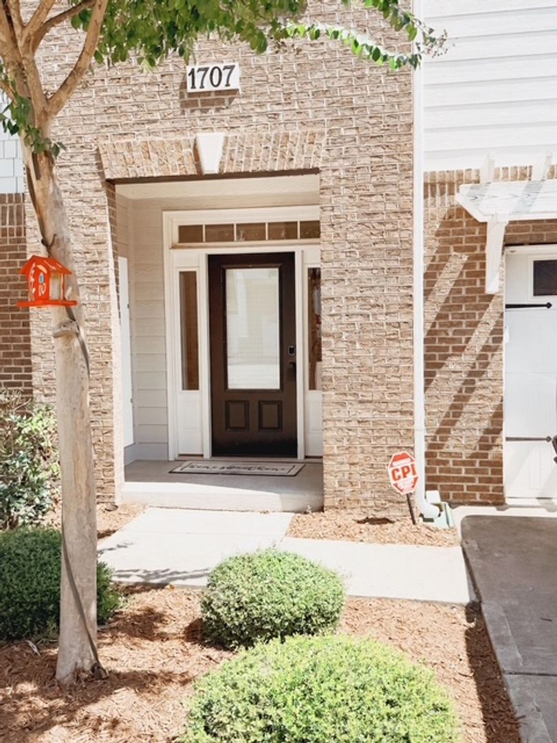 Cary House: 1707 Gathering Park Cir