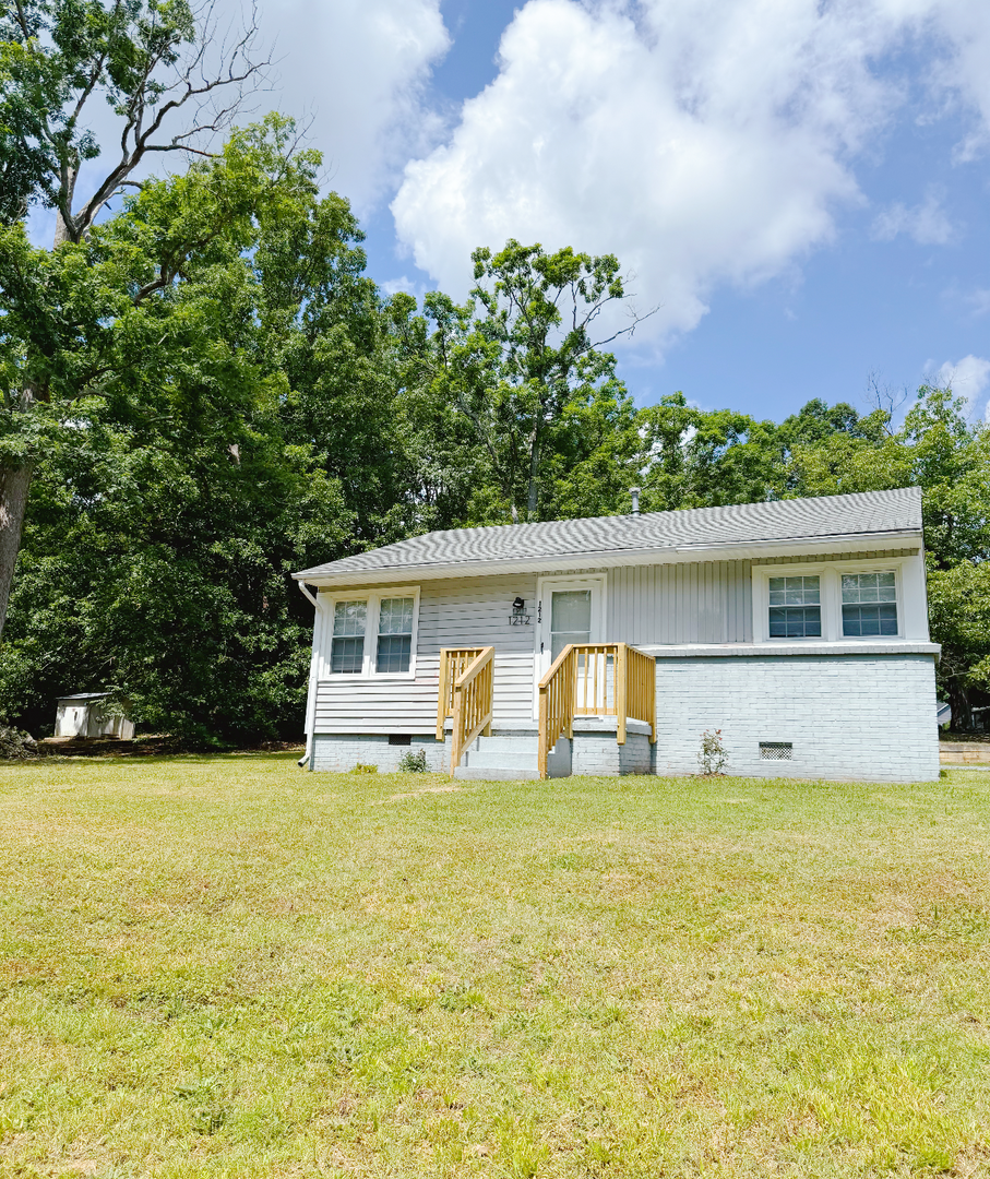 Burlington House: 1212 E. Willowbrook Dr