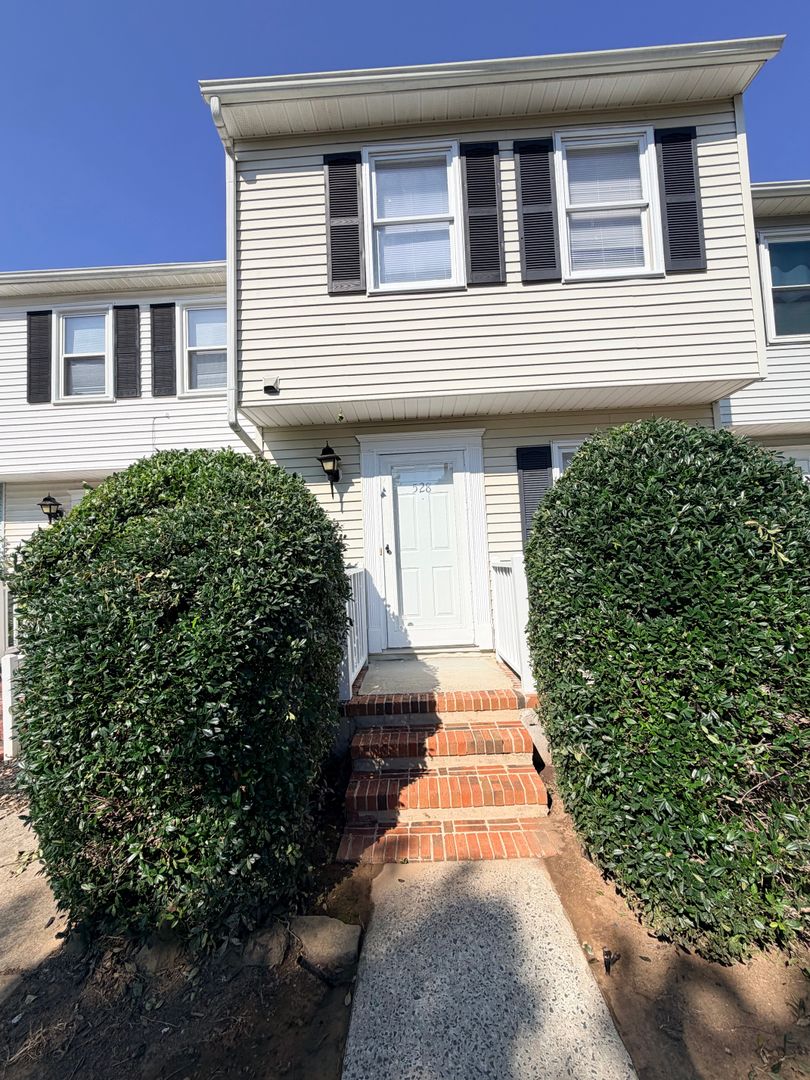 Durham House: 528 Finley St