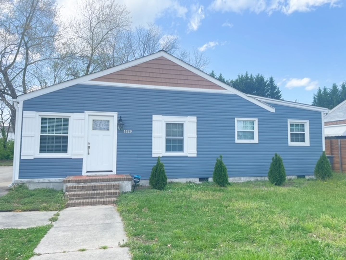 Greensboro House: 1529 Summit Ave