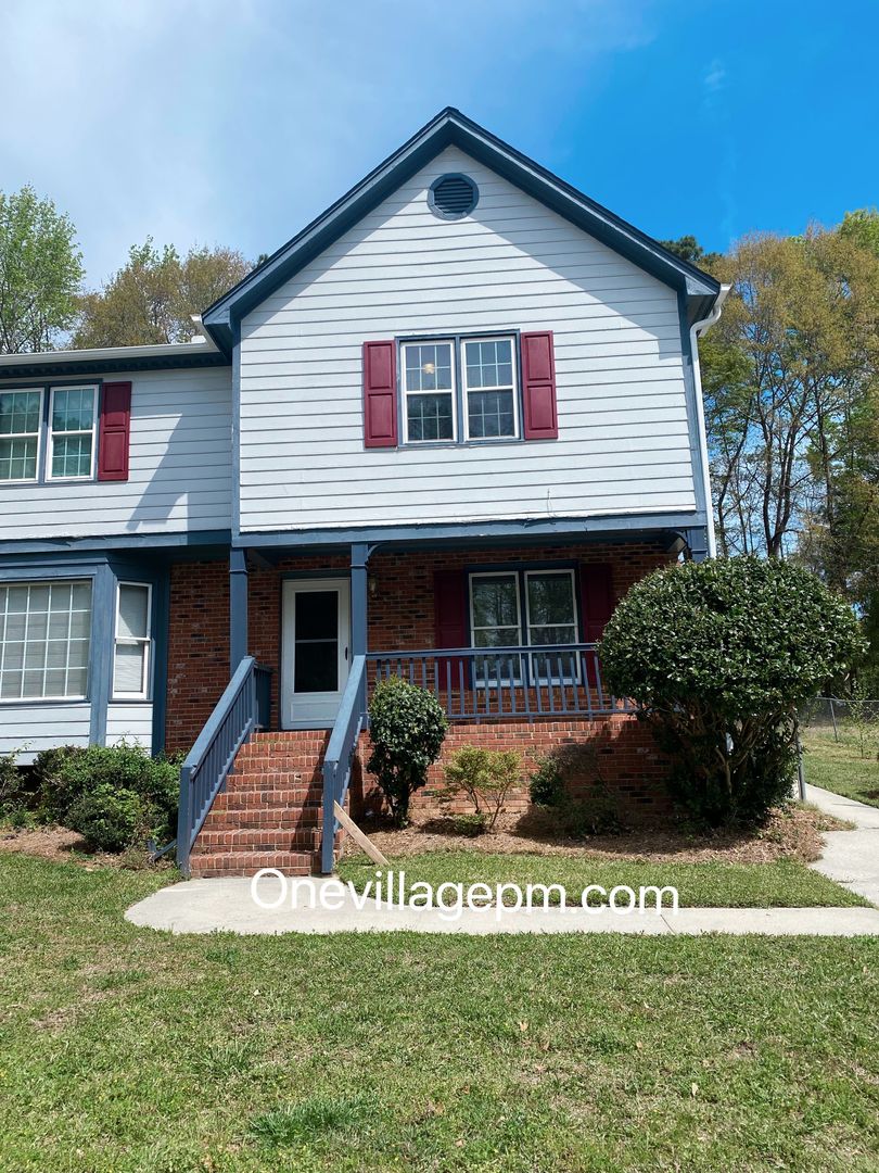 Fuquay-Varina Apartment: 433 Creekway Dr