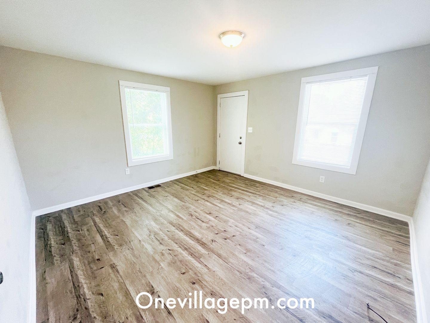 Burlington Apartment: 905 Harris St