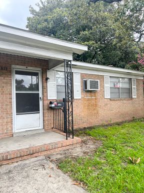 2 Bedroom Duplex Close to Downtown Durham – photo 1
