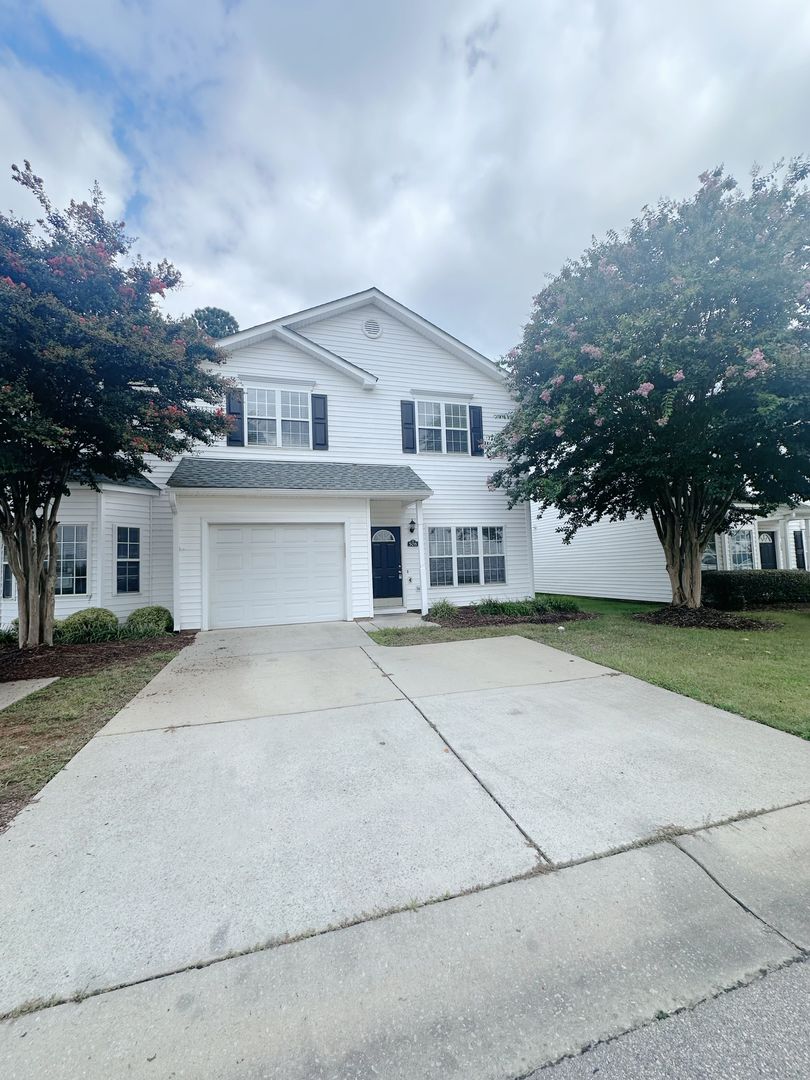 Morrisville House: 508 Misty Groves Cir