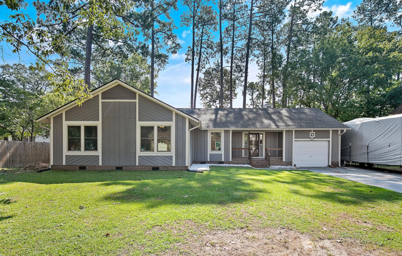 Fayetteville House: 405 Oakgrove Dr