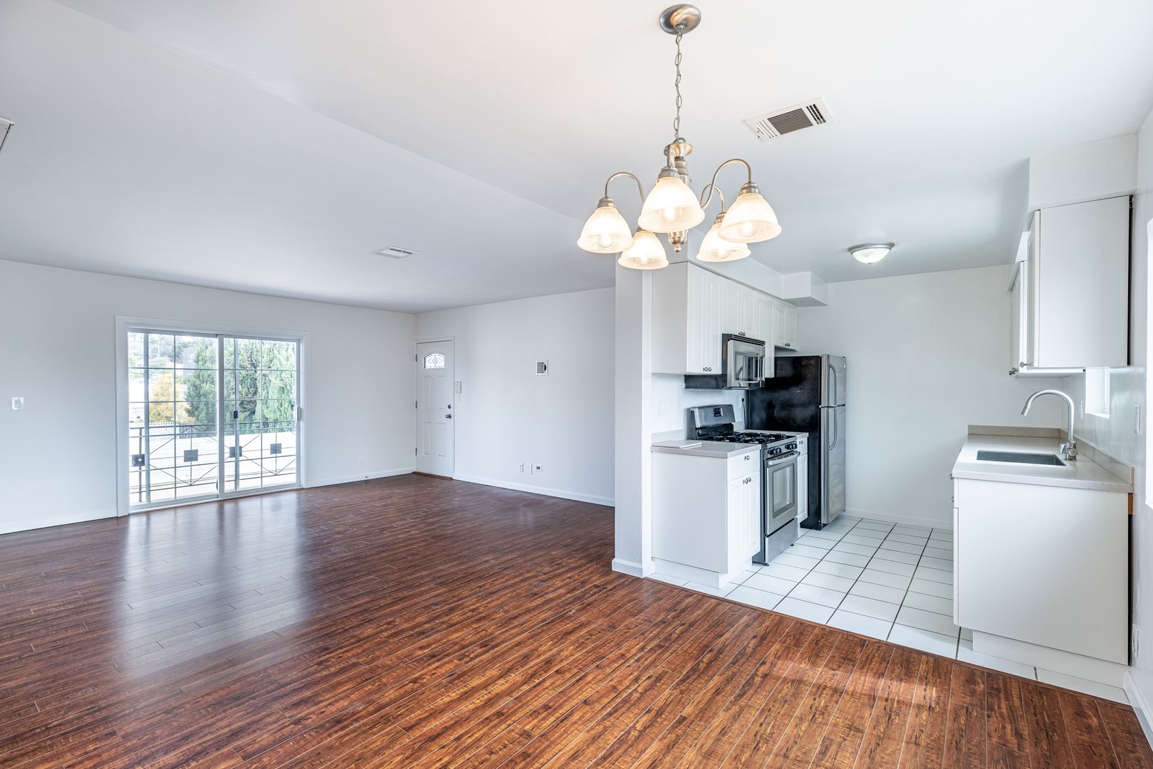 Los Angeles Apartment: 8645 Hervey Street