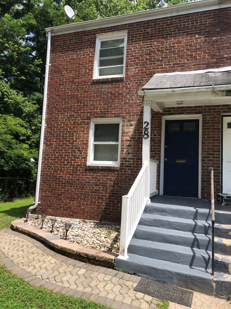 Trenton House: 28 Nordac Pl.